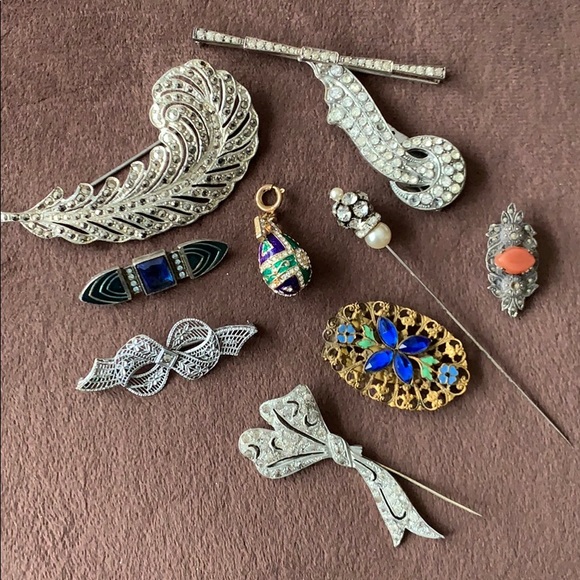 Vintage Jewelry - Vintage set of 10 beautiful pins and clips❣️
